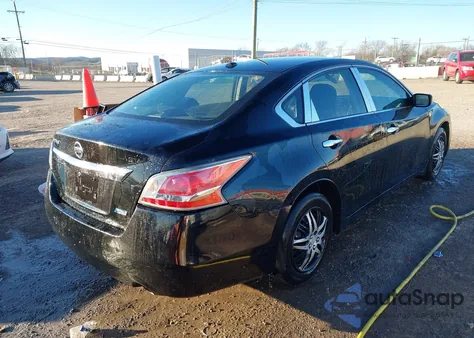 2015 Nissan Altima 2.5 S из США, поврежденный, VIN 1N4AL3AP8FC147608